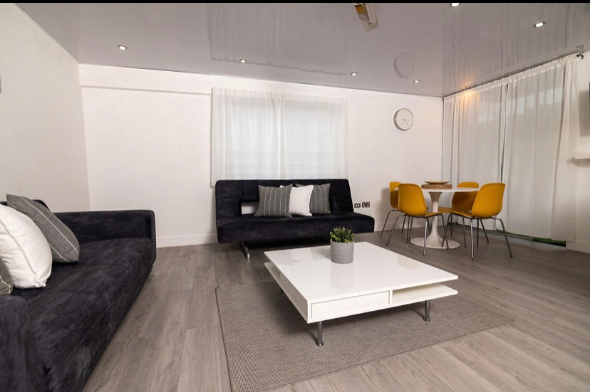 Eshae Living - Modern 2 Bedroom Seaview Apartment!